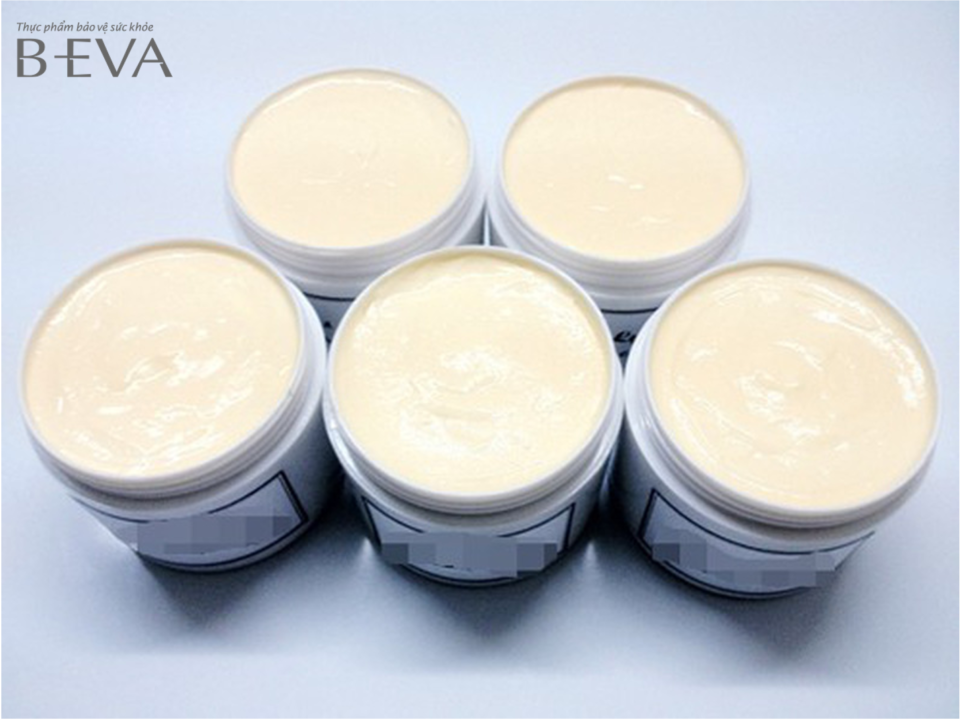 Kem trộn là loại kem trắng da cấp tốc, được chế tạo ra từ nhiều thành phần thuốc, kem khác nhau, không rõ nguồn gốc